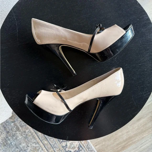 Elegant Cream and Black Peep-Toe Heels - Picture 5 of 13